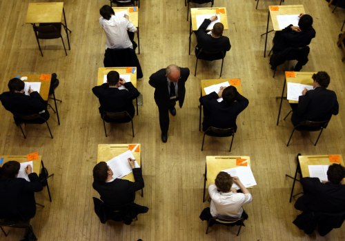 Is grade 3 a pass in gcse english language?